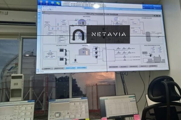 Product:  4 x 4 Video Matrix Professional Video Wall 55” B to B 3.5mm Professional Pull-out Mount Bracket